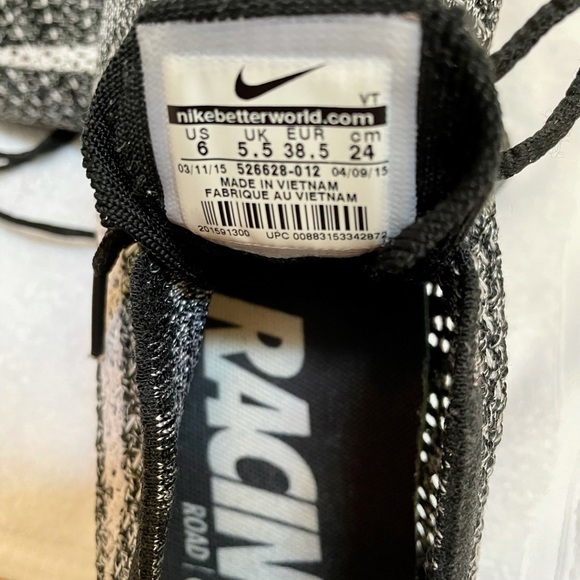 Nike Flyknit Racer Oreo - Picture 6 of 6